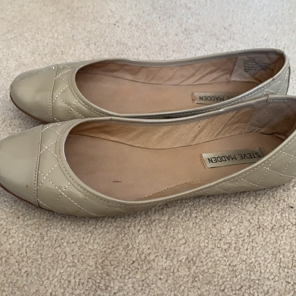 Steve Madden Khaki Quilted Patent Flat - Picture 2 of 5